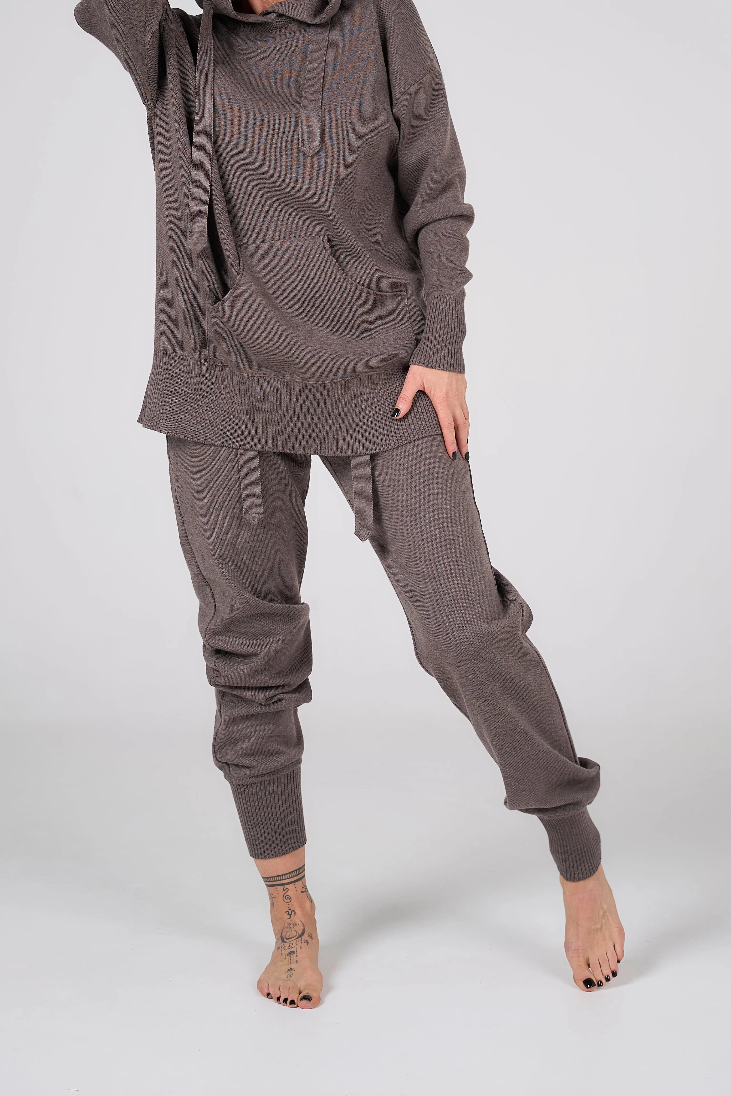 Knitted suit with hoodie | Nut color