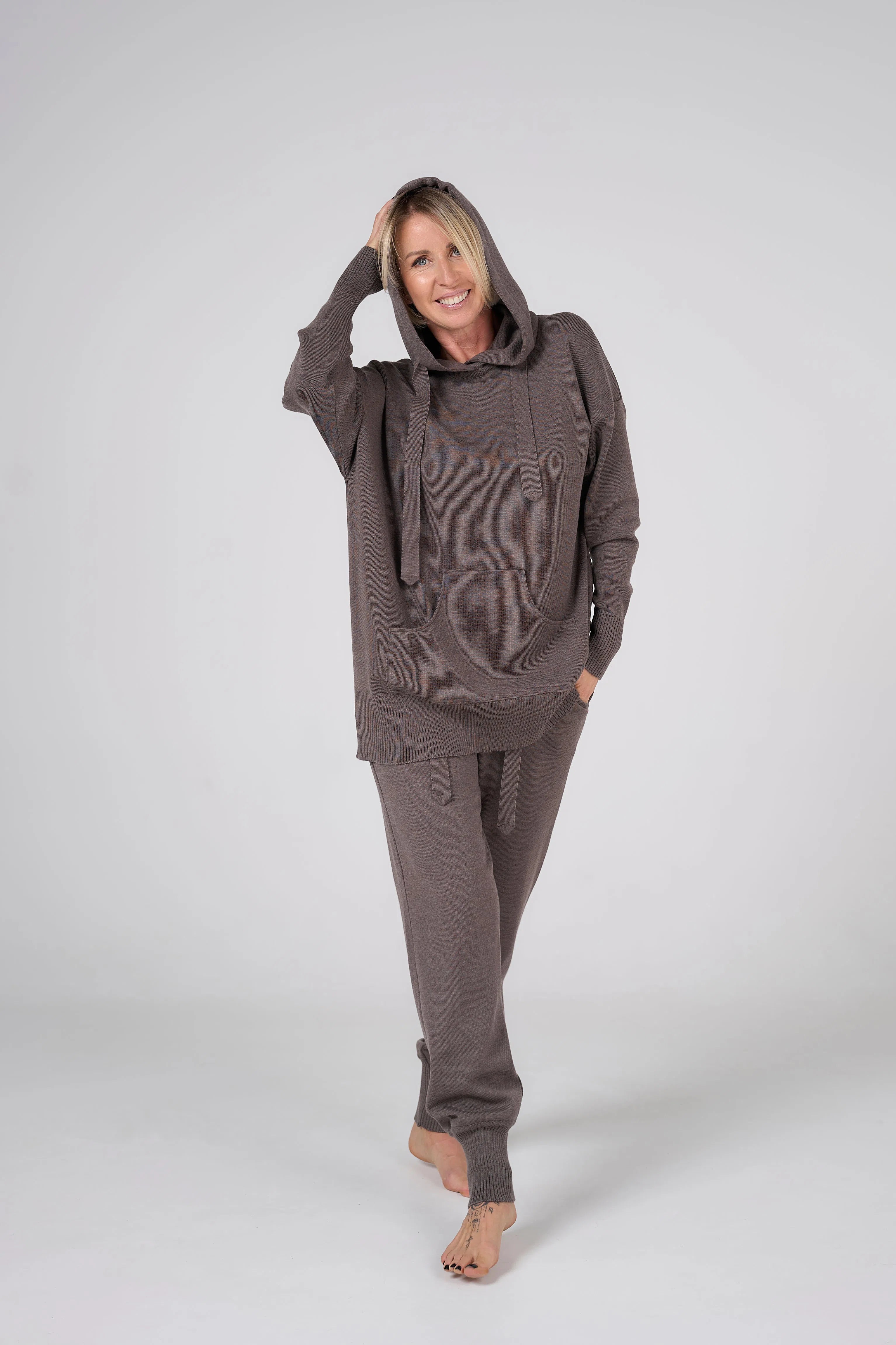 Knitted suit with hoodie | Nut color