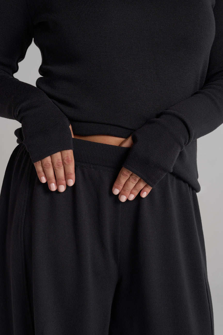 Anthracite knitted set - waist and trousers detail