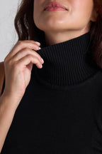Black knitted set - turtleneck detail