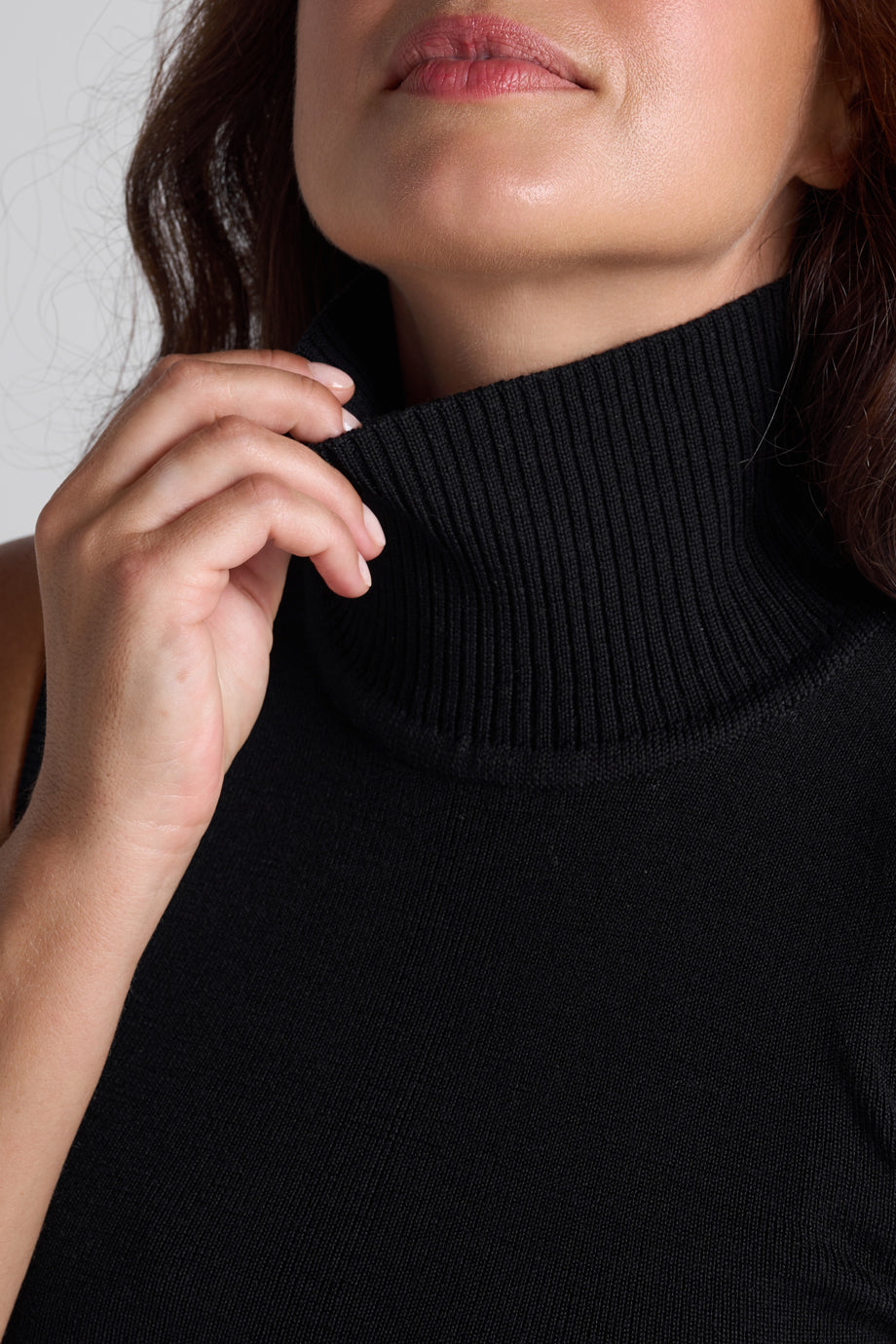 Black knitted set - turtleneck detail