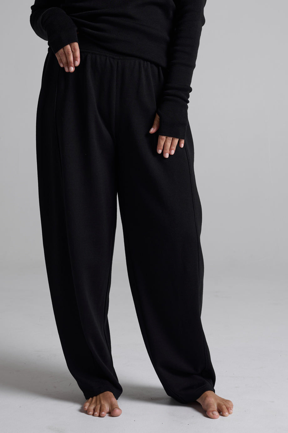 Black knitted set - trousers detail